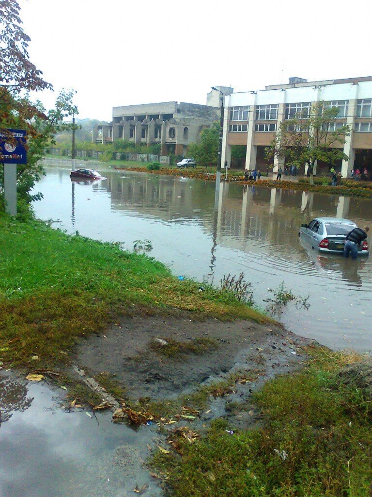 Как тонули автомобили в Кировограде. Фото. Видео   