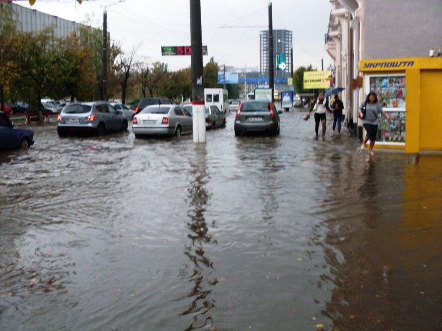 Как тонули автомобили в Кировограде. Фото. Видео   