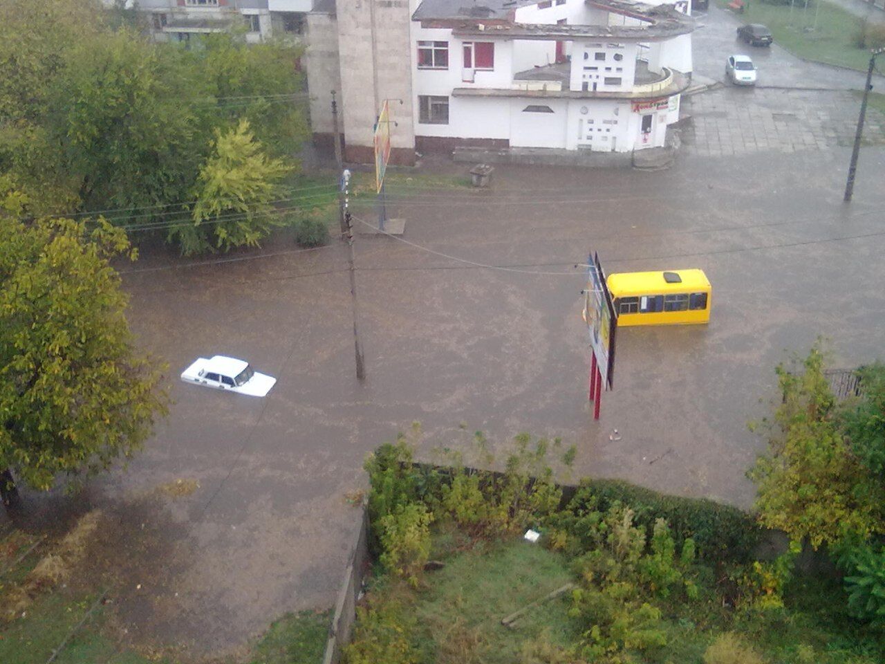 Как тонули автомобили в Кировограде. Фото. Видео   