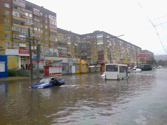 Как тонули автомобили в Кировограде. Фото. Видео   