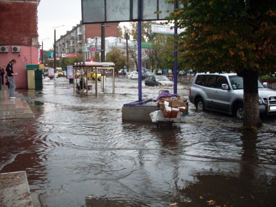 Как тонули автомобили в Кировограде. Фото. Видео   