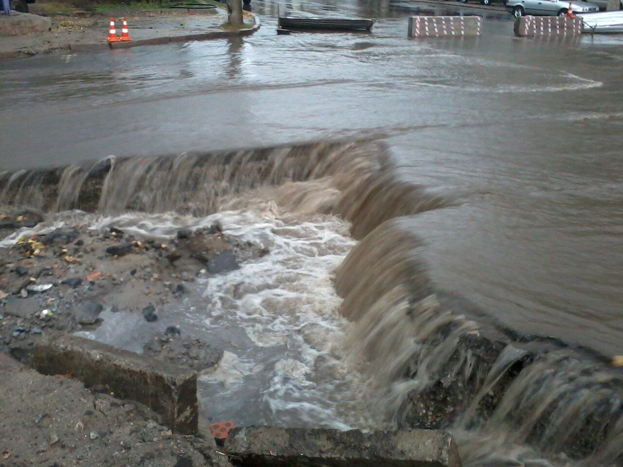 Как тонули автомобили в Кировограде. Фото. Видео   