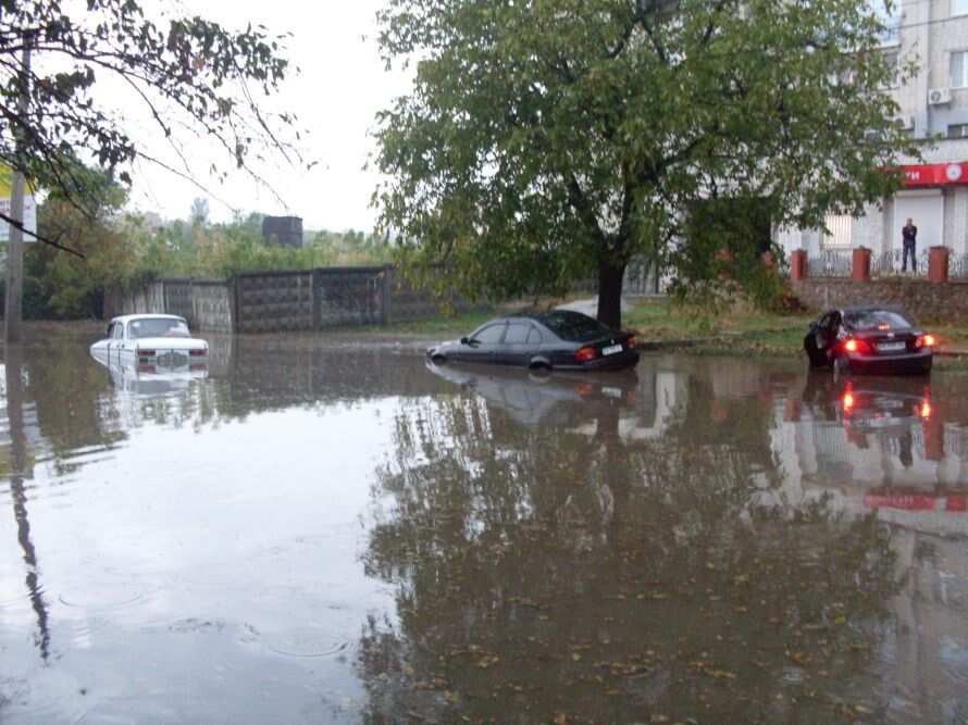 Как тонули автомобили в Кировограде. Фото. Видео   