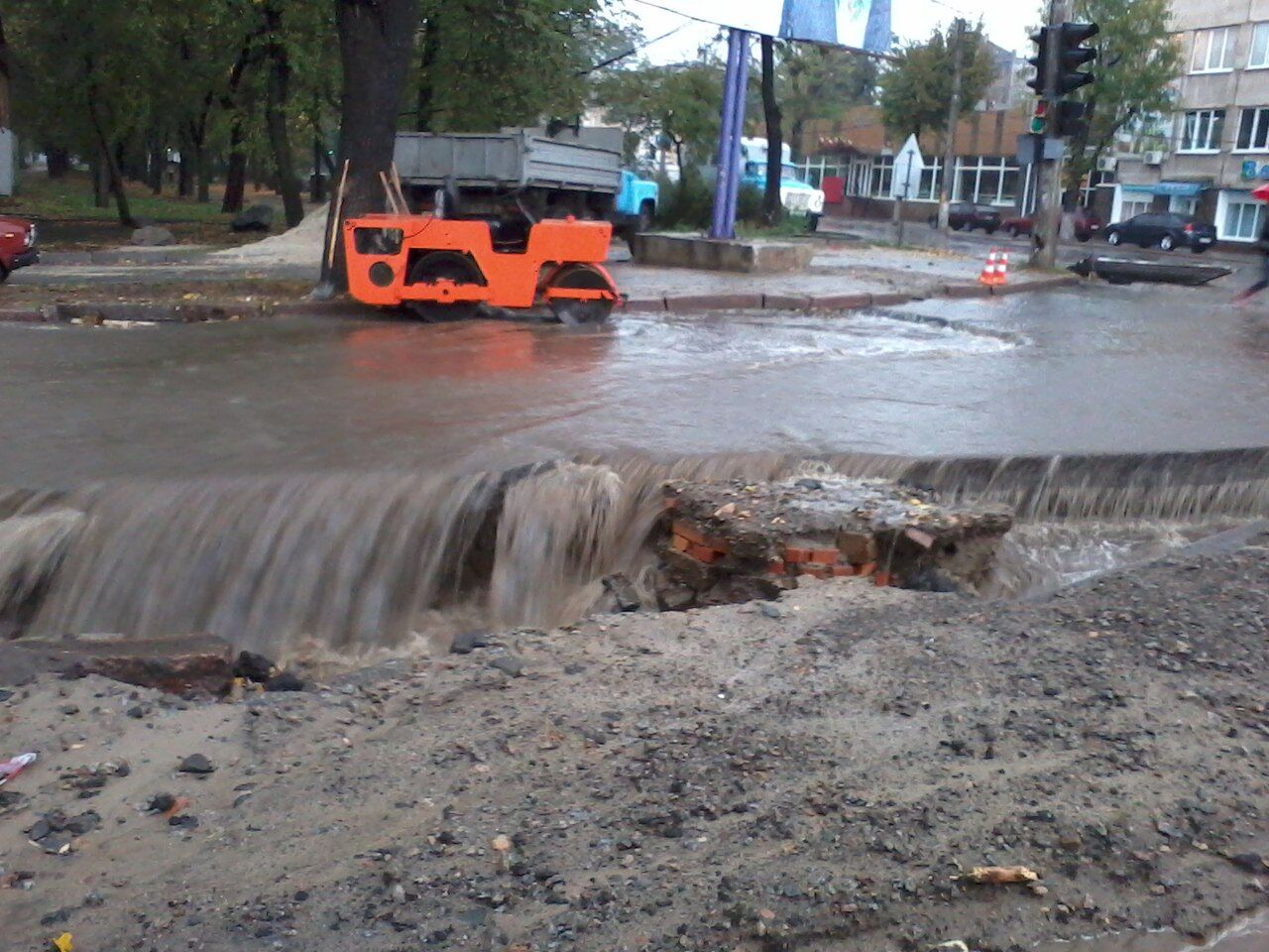 Как тонули автомобили в Кировограде. Фото. Видео   