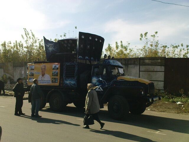 Брата Ющенка впіймали на підкупі виборців