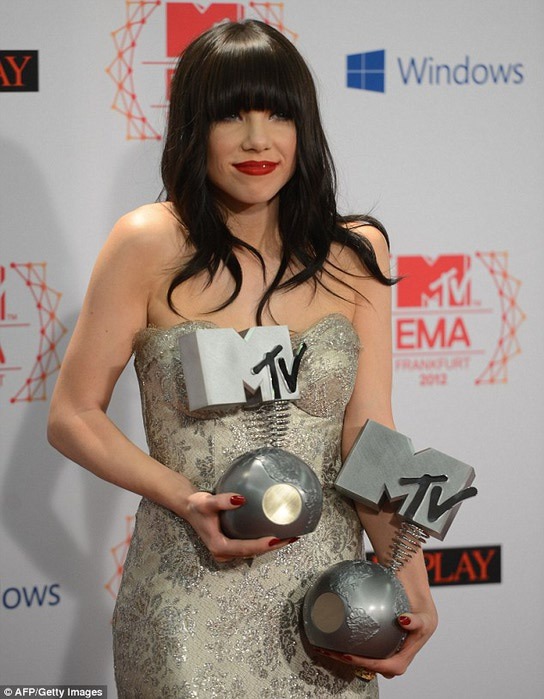 Победители MTV EMA 2012 вышли на сцену. Фото