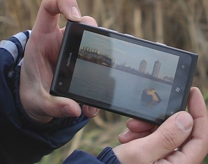 В Киеве мужчина без штанов чудом выбрался из тонущей машины. Фото