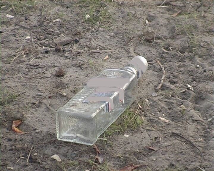 В Киеве мужчина без штанов чудом выбрался из тонущей машины. Фото