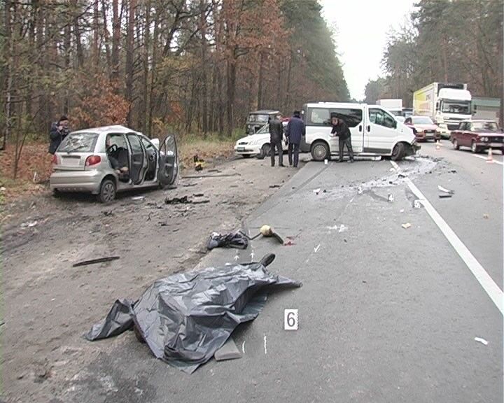 Ужасное ДТП под Киевом: "Опель" разорвал пополам "Дэу Матиз"