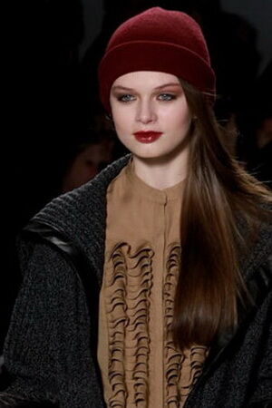 Модные головные уборы зимы 2012