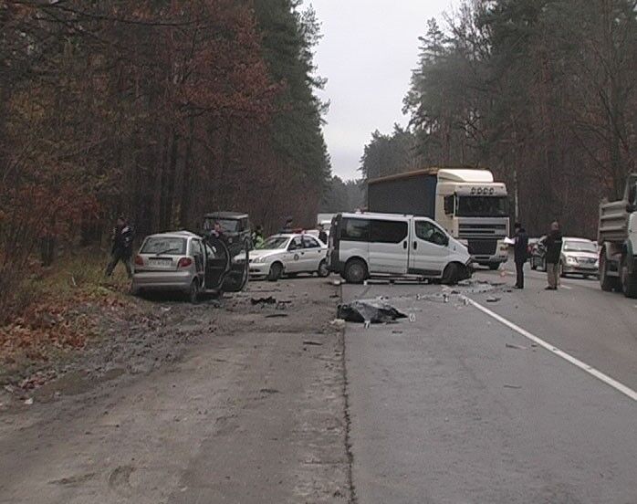 Ужасное ДТП под Киевом: "Опель" разорвал пополам "Дэу Матиз"