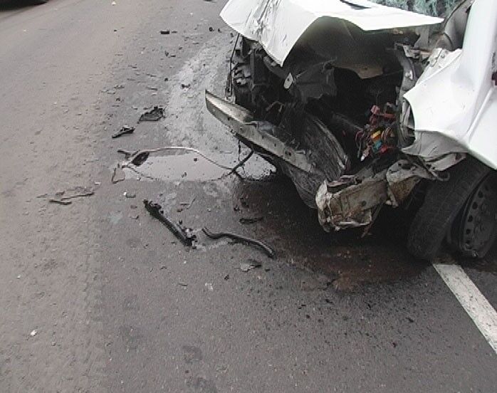 Ужасное ДТП под Киевом: "Опель" разорвал пополам "Дэу Матиз"