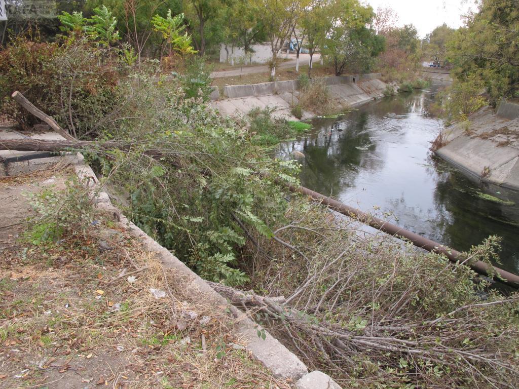 В Крыму две машины слетели в реку (добавлены фото). Видео