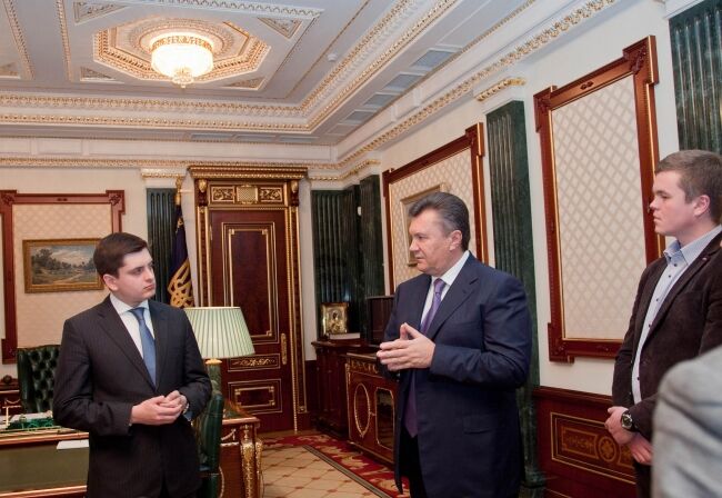 Янукович показал студентам свою "кухню"