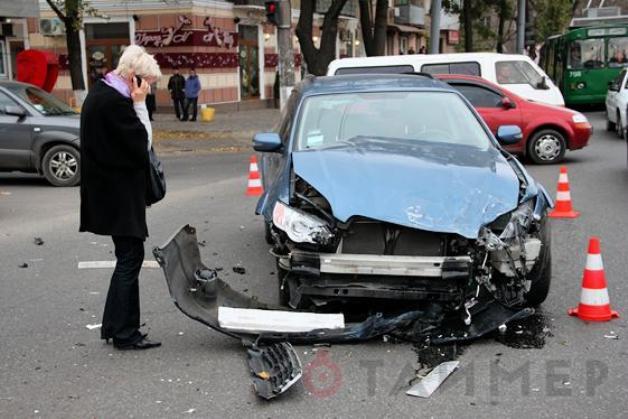 В Одессе в ДТП перевернулась машина скорой помощи. Фото