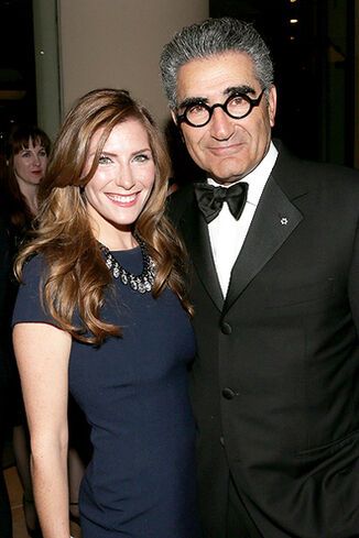 Энистон нарядилась на торжественную церемонию. Фото