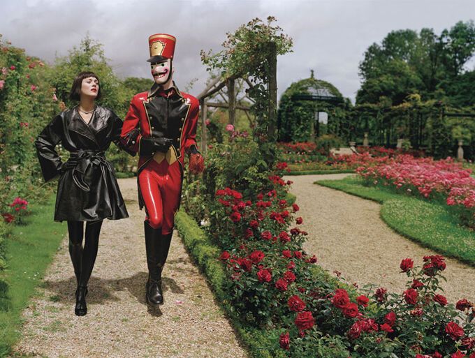 Марион Котийяр захомутала солдатика для W. Фото