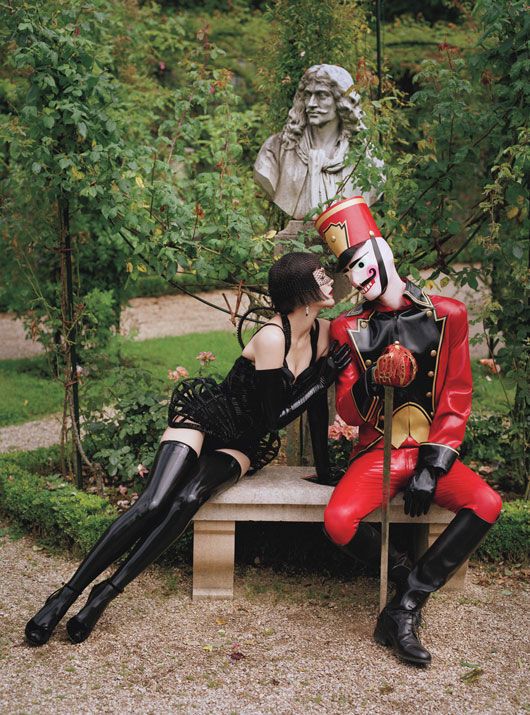 Марион Котийяр захомутала солдатика для W. Фото