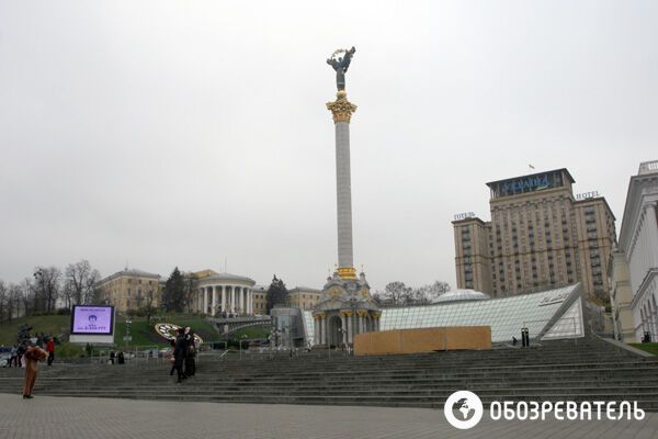 На Майдане подготовили клумбу для новогодней елки