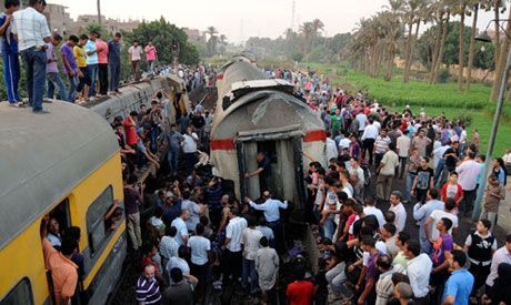 В Египте поезд протаранил школьный автобус: 45 погибших