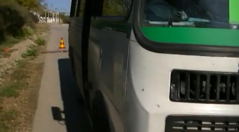 Жуткое ДТП в Крыму: маршрутка оторвала женщине ноги. Видео  