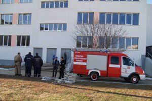У Криму 10-річна дівчинка прийшла до школи зі снарядом у портфелі. Відео