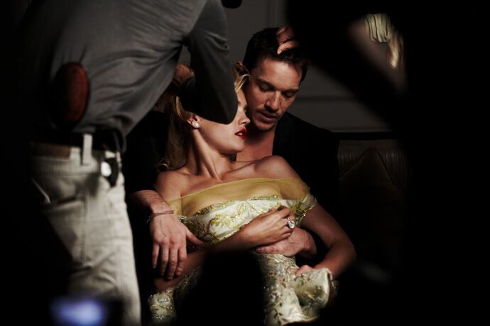 Водянова выглядит влюбленной для Marie Claire. Фото