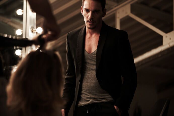 Водянова выглядит влюбленной для Marie Claire. Фото