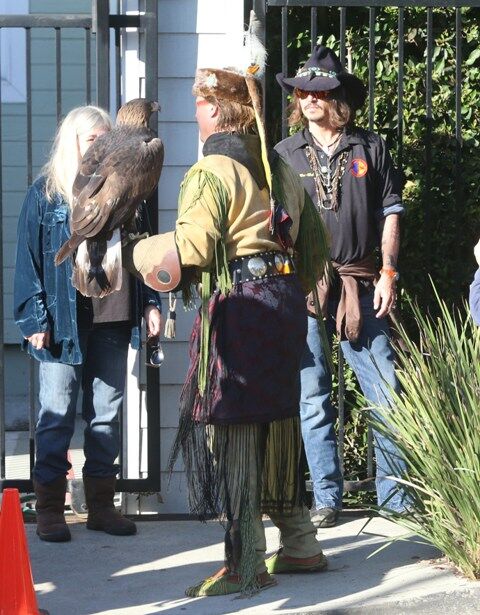 Джонни Депп нарядился на школьное мероприятие. Фото