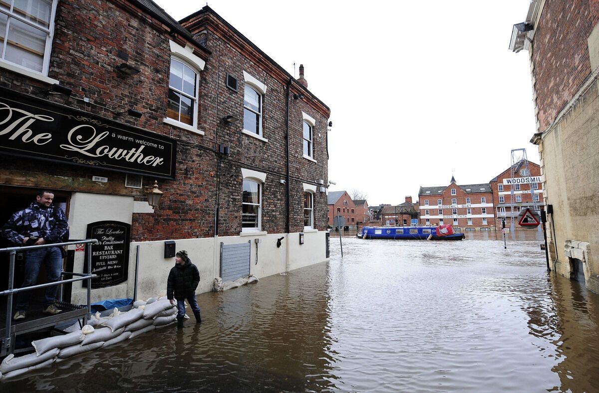 Англия из-за дождей уходит под воду