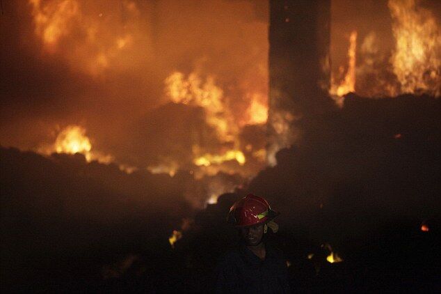 Кількість жертв пожежі на фабриці в Бангладеш збільшилася до 121