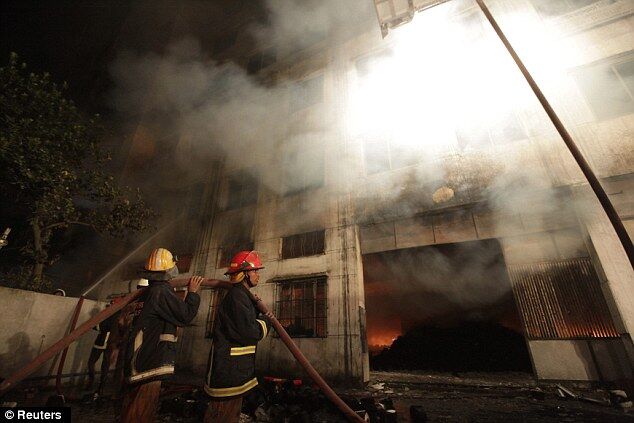 Число жертв пожара на фабрике в Бангладеш увеличилось до 121