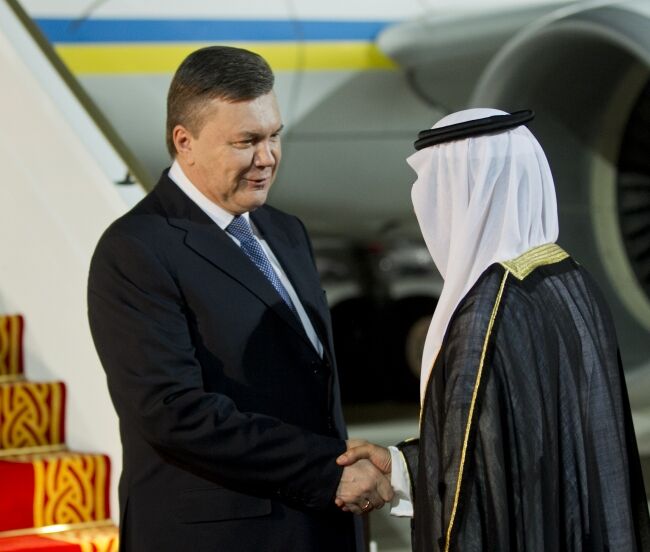 На честь Януковича в ОАЕ пролунав 21 артилерійський залп