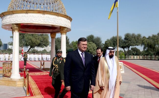 На честь Януковича в ОАЕ пролунав 21 артилерійський залп