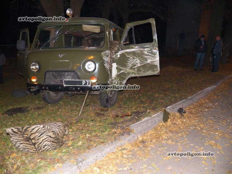 В Киеве солдат выпал из машины и погиб 