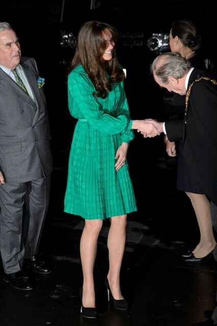 Кейт Миддлтон отказалась от облегающих нарядов. Фото