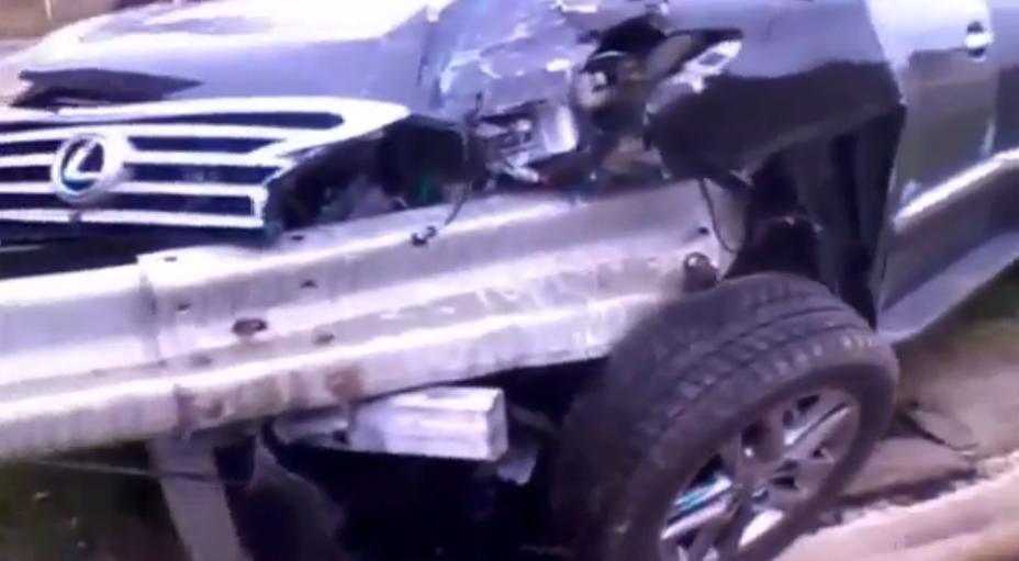 Lexus главы Евро-2012 в Украине попал в серьезное ДТП. Видео 