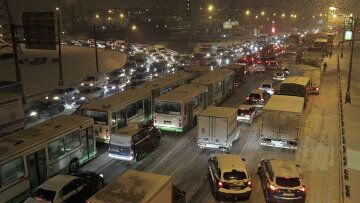 Москва застряла в пробках под ледяным дождем