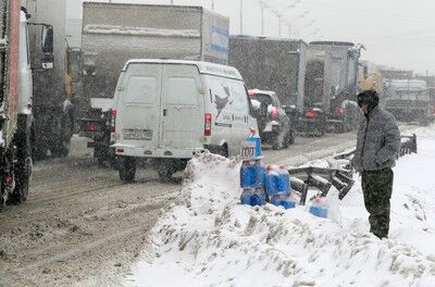 Москва застряла в пробках под ледяным дождем