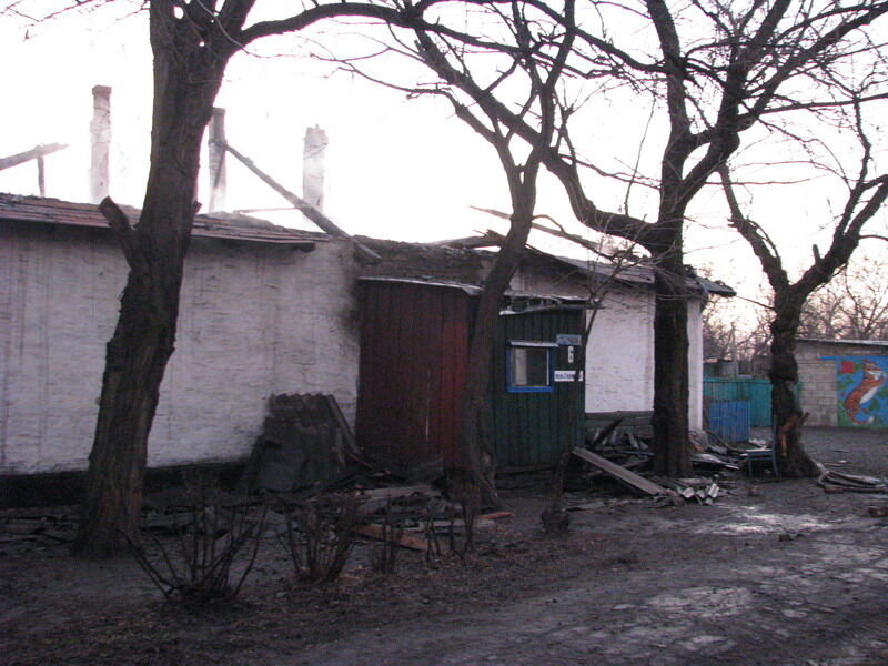 Спасатели пять часов тушили пожар в жилом доме на Луганщине