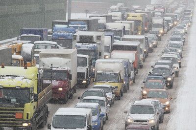 Москва застряла в пробках под ледяным дождем