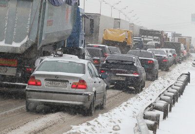 Москва застряла в пробках под ледяным дождем