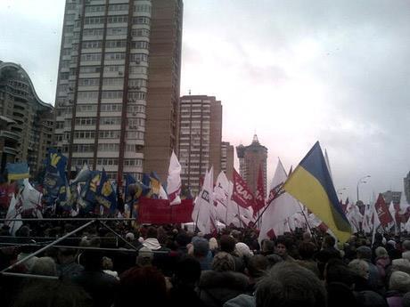 3-4 тыс. сторонников оппозиции собрались у ЦИКа