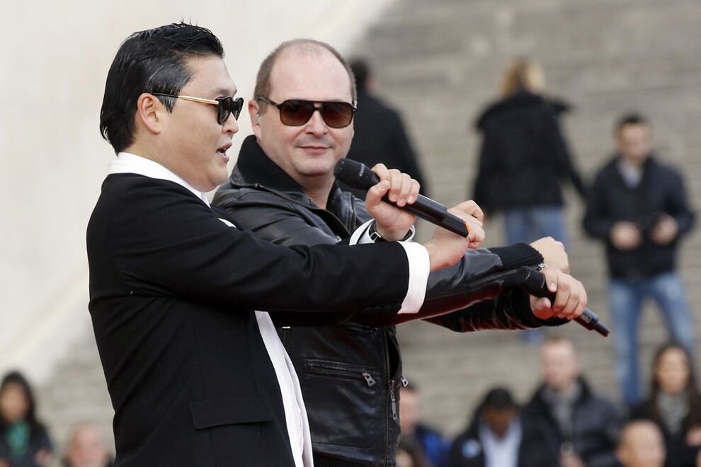PSY научил 20 000 французов танцевать "Gangnam Style". Фото