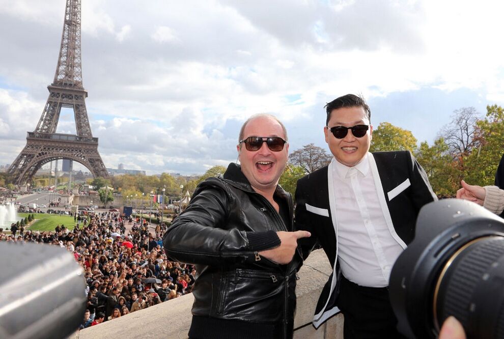 PSY научил 20 000 французов танцевать "Gangnam Style". Фото