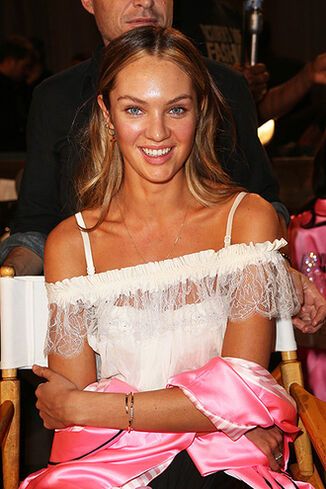 Ангелы наряжаются для Victoria's Secret Fashion Show 2012. Фото