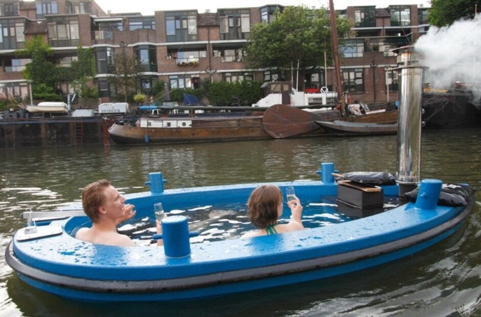 Создана лодка-джакузи на дровах. Фото 