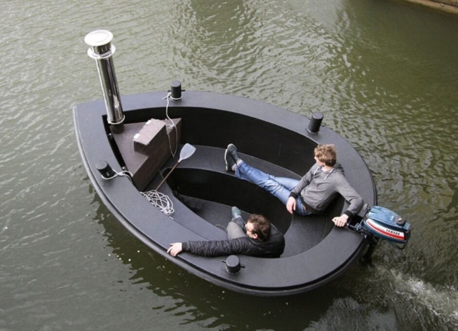 Создана лодка-джакузи на дровах. Фото 