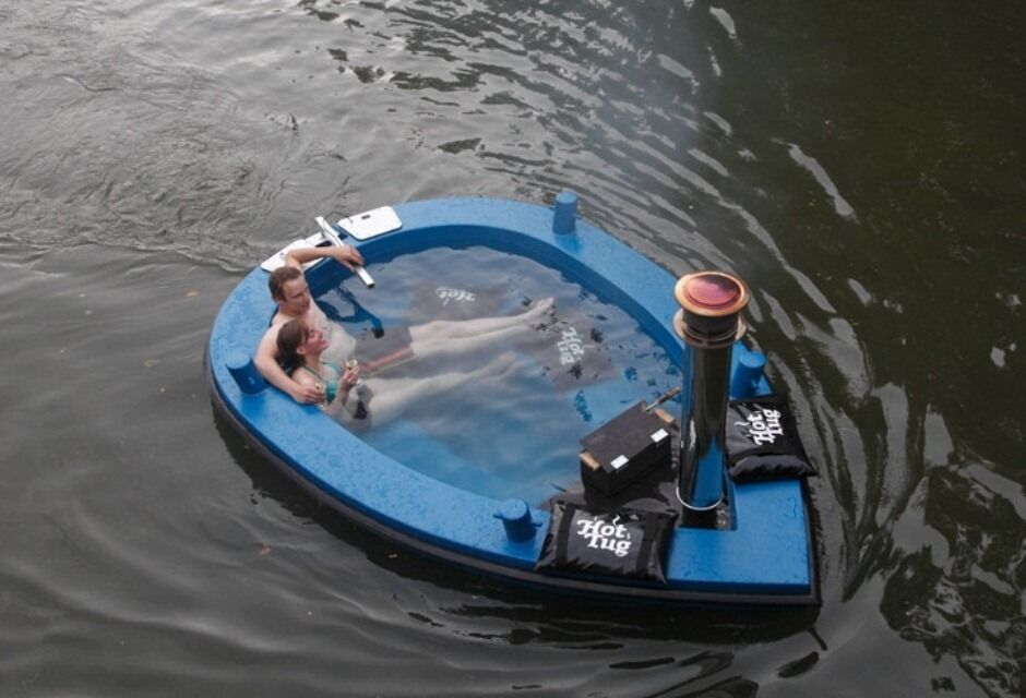 Создана лодка-джакузи на дровах. Фото 