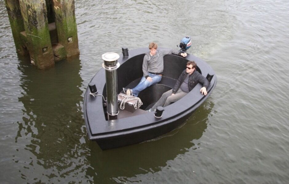 Создана лодка-джакузи на дровах. Фото 